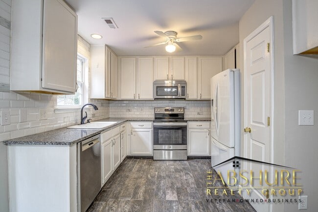 Building Photo - 852 Willow Bay Dr