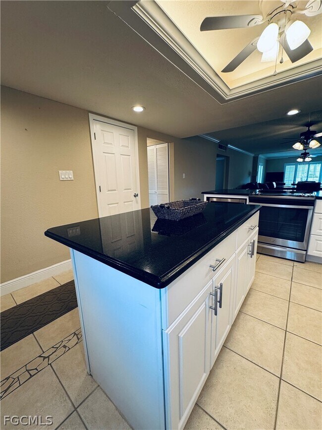 Building Photo - 2264 Winkler Ave