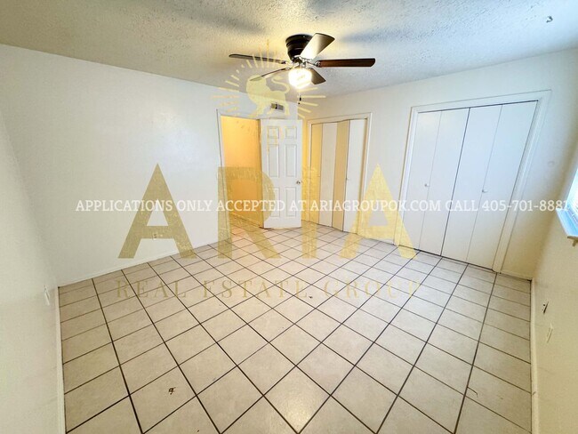Building Photo - 2 Bed/1.5 Bath Shaded Townhome Close to Ca...
