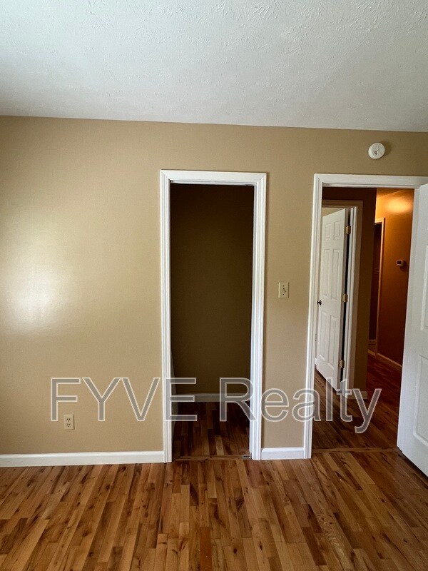 Building Photo - 5924 Blossom Rd