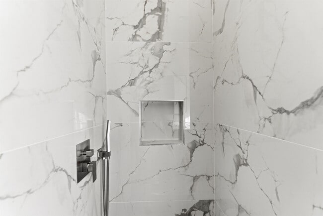 Building Photo - 419 5th St