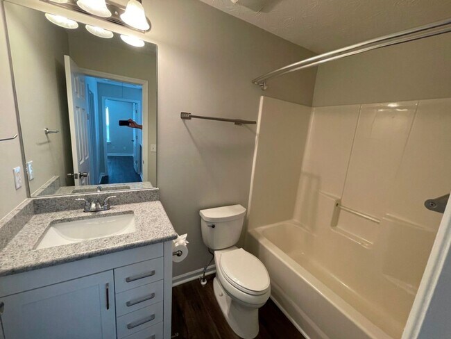 Building Photo - Updated 3BR Home - Woodstock