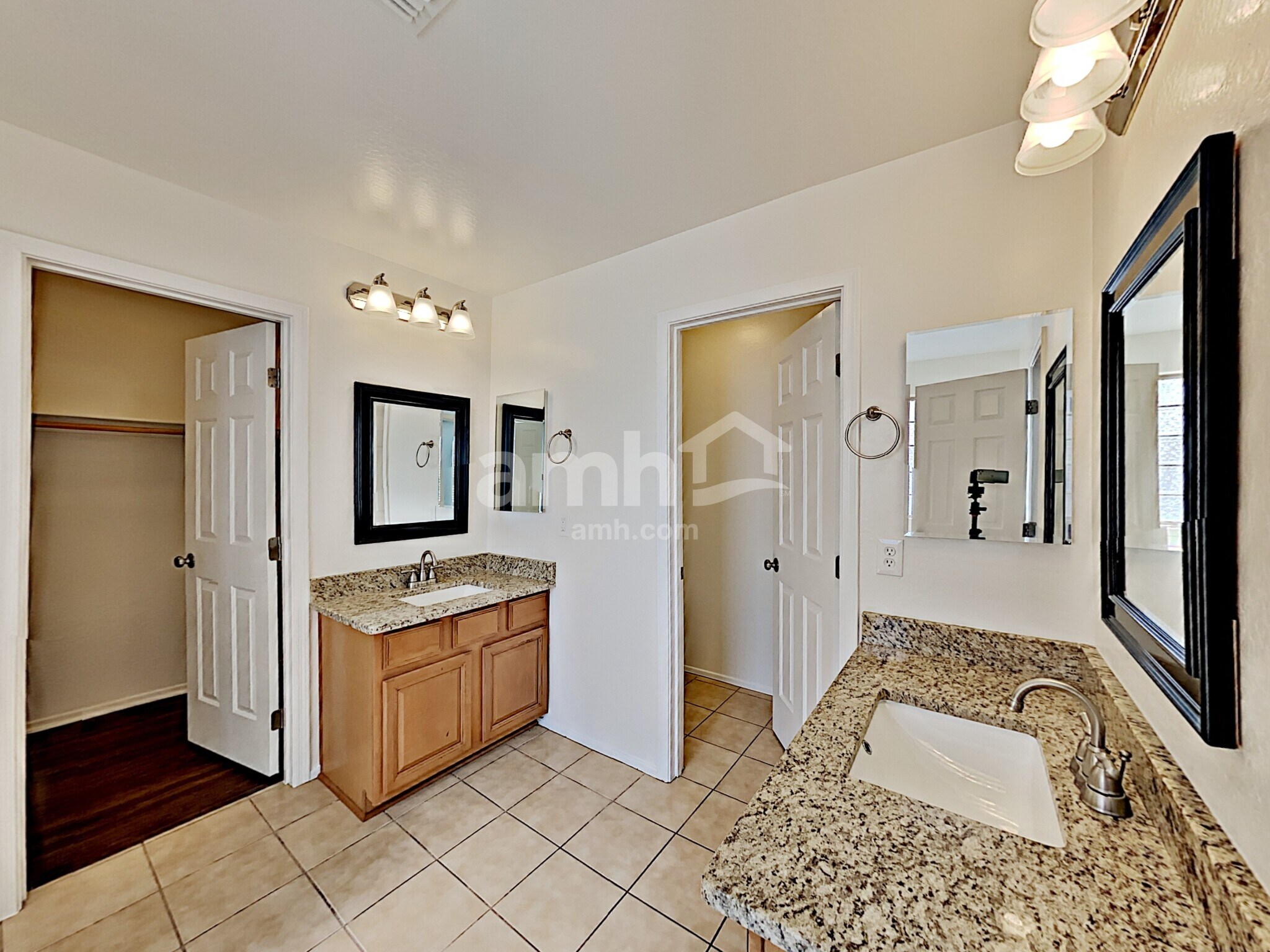 Building Photo - 17305 W Woodlands Ave