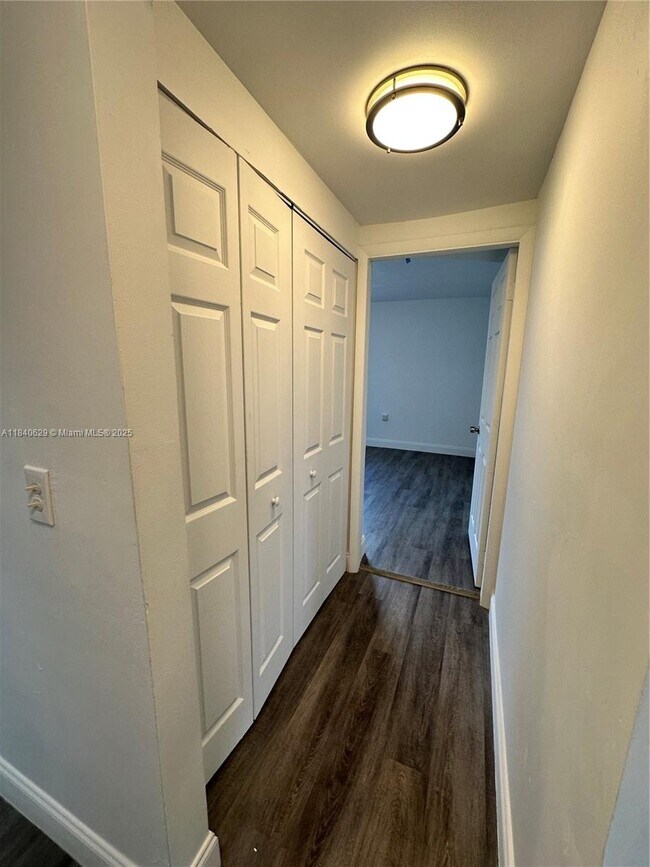 Building Photo - 41 SW 67th Ct