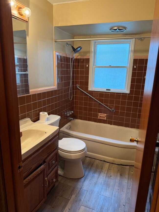 Building Photo - Awesome Property for an Awesome Price