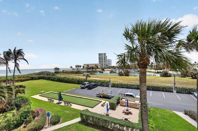 Building Photo - 9650 S Ocean Dr