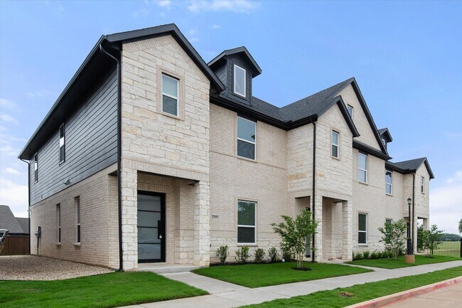 Building Photo - Brand New Luxury Townhouse in West Arlington