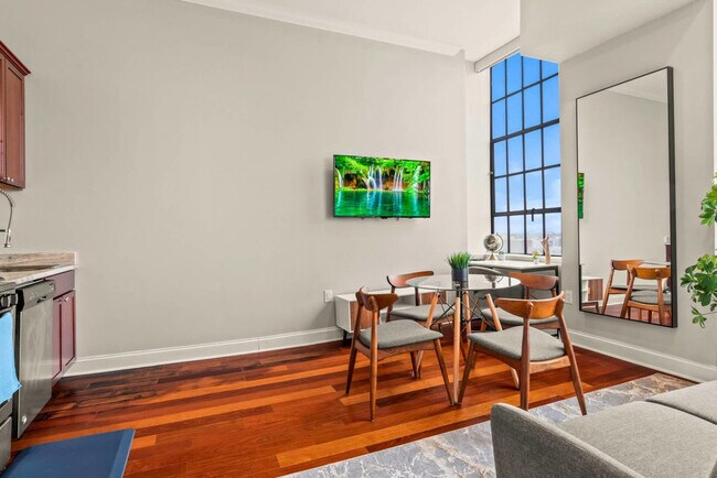 Building Photo - 1421 N 5th St