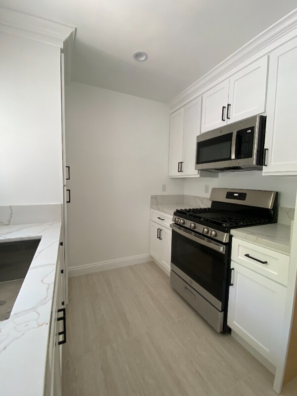 Building Photo - 1780 Grevelia St