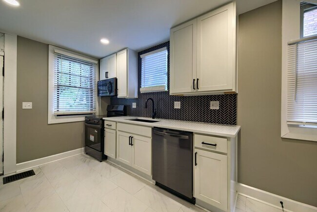 Building Photo - OSU Single Family House! Great Location!