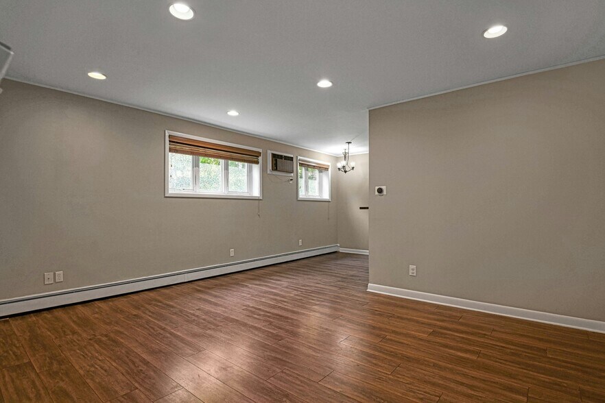 Building Photo - 31 Home Pl