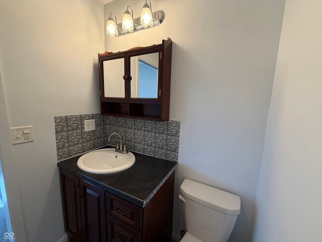 Building Photo - 5585 Gallagher Dr