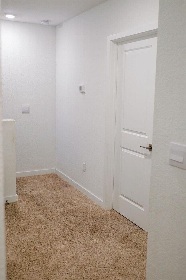 Building Photo - 148 SE 5th Ct