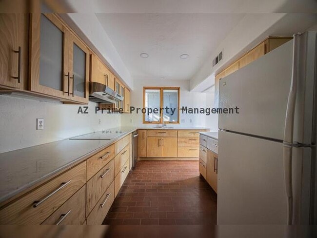 Building Photo - 7110 N 7th Ave