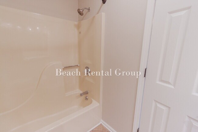 Building Photo - End Unit Townhouse in Myrtle Beach