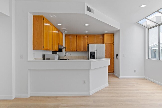 Building Photo - 501 Herondo St