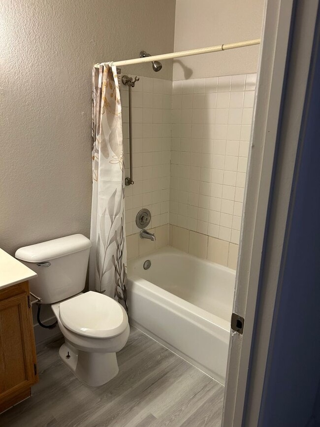 Building Photo - ***Rock Springs 2 Upper Level, Unfurnished, 2 Bedroom, 2 Bath Condo***