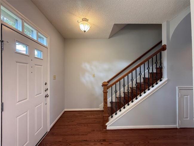 Building Photo - 3636 Lake St