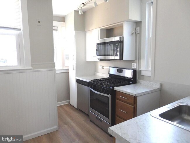 Building Photo - 129 S Eagle Rd