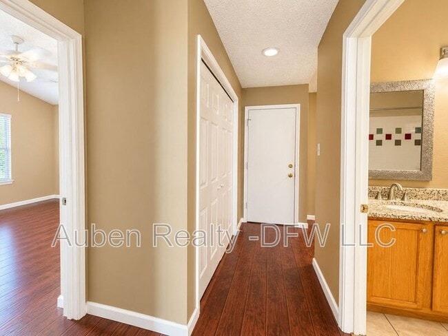 Building Photo - 514 Briarcroft Dr