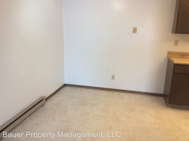 Building Photo - 671 24th St W