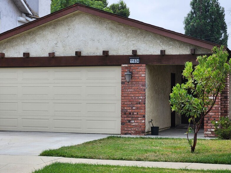 Primary Photo - 11634 185th St