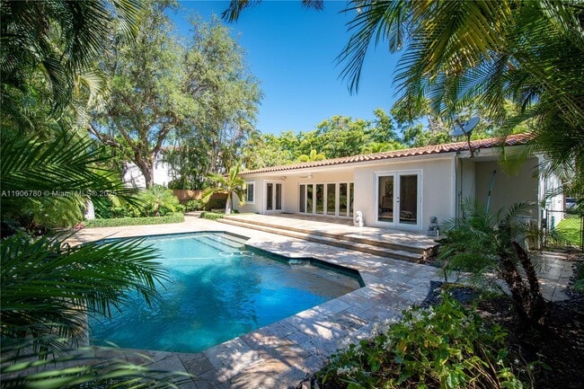 Building Photo - 928 Escobar Ave