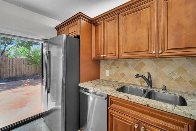 Building Photo - 9919 NW 6th Ct