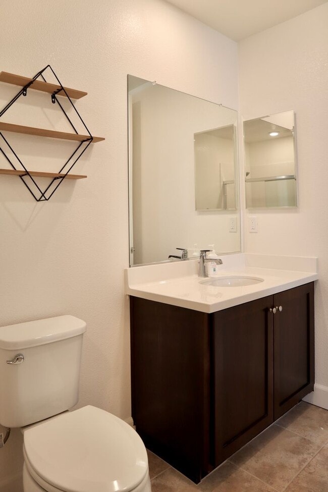 Building Photo - Gorgeous 3-story Townhome Available for Re...