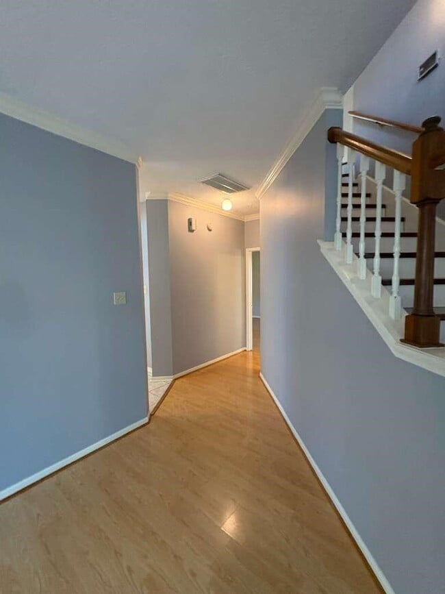 Building Photo - 16119 Lakestone Dr