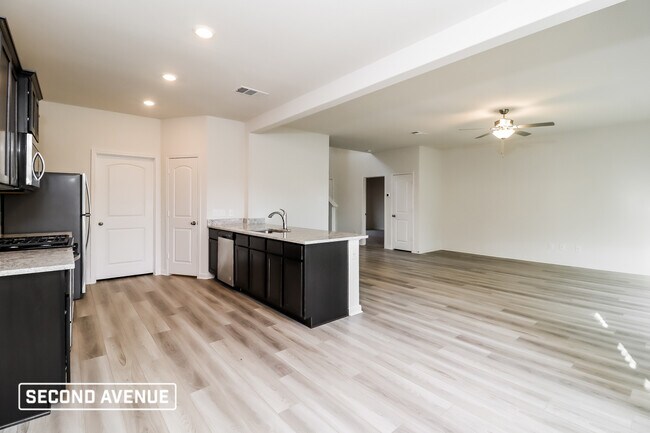 Building Photo - 504 Bennie Leonard St