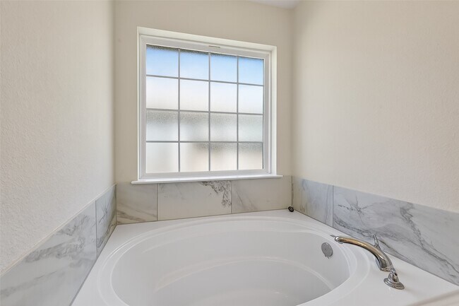 Building Photo - 14371 N Summerchase Cir