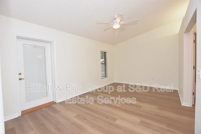 Building Photo - 2220 Maple Hill Ct