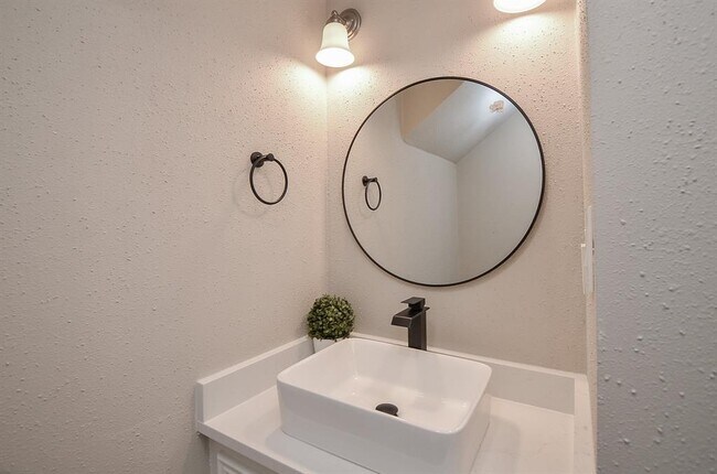 Building Photo - 5630 Fairdale Ln