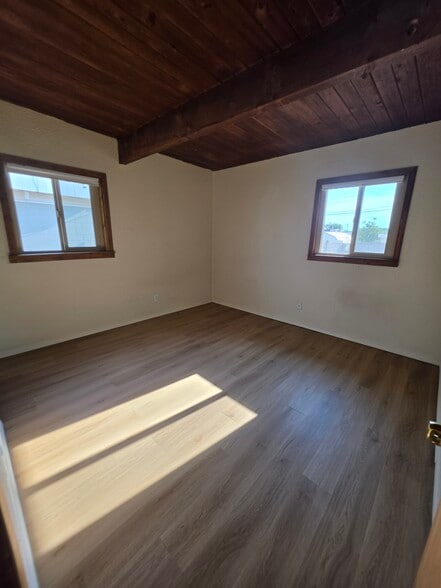 Bed 1 - 2625 Florida St NE