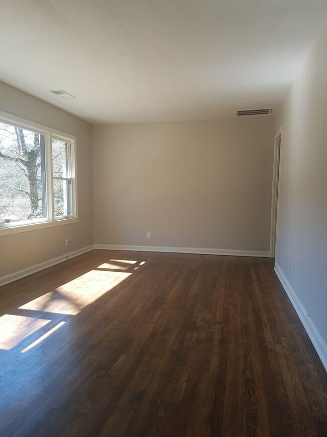 Building Photo - 4 Bed 2 Bath in Decatur!