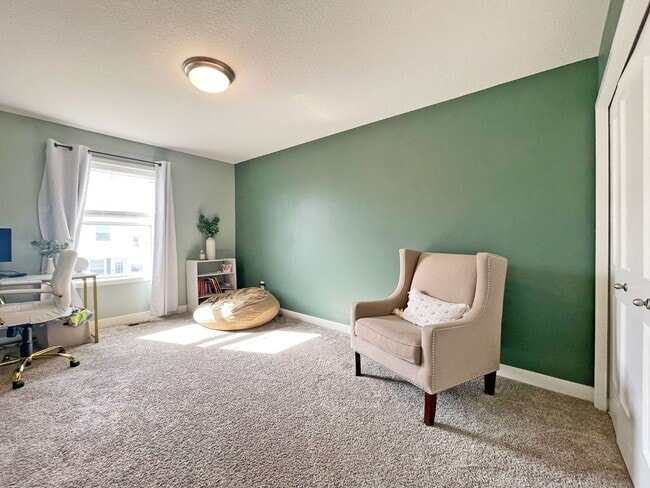 Building Photo - Spacious 2-Story End-Unit Townhome with Huge Bonus Room-Office is like Brand New!