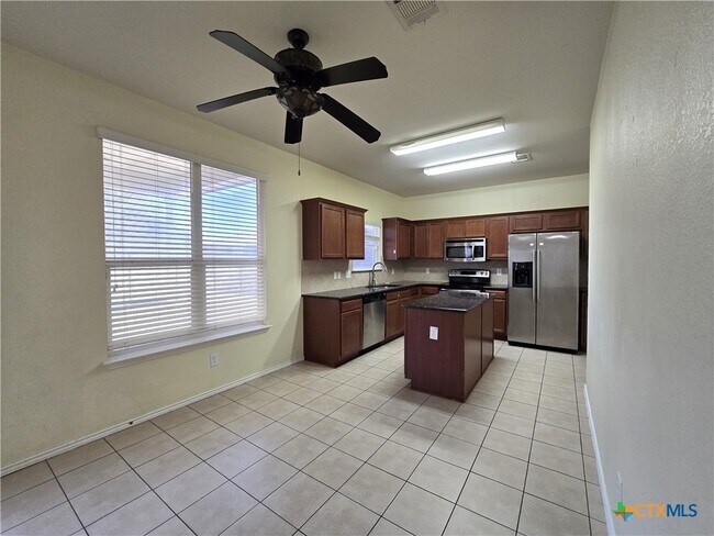 Building Photo - 5000 Willamette Ln