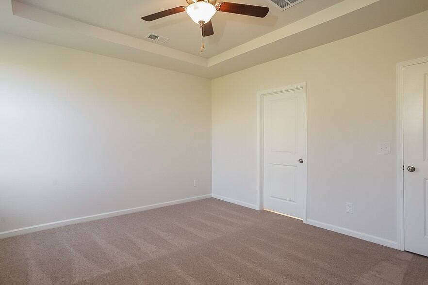 Building Photo - 732 Courtland Dr