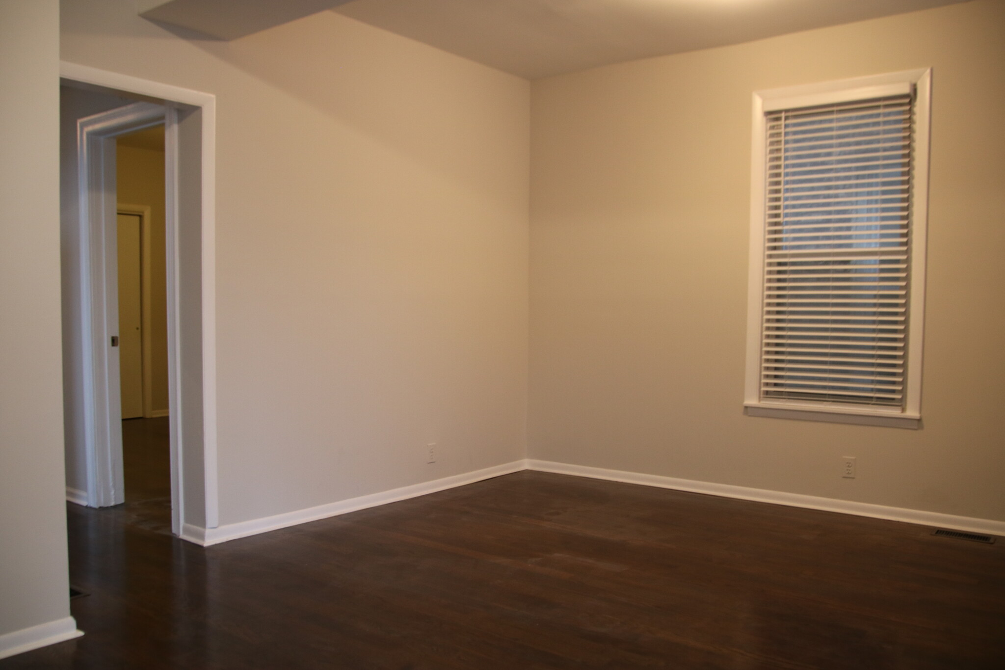 Living room - 939 W 34th St