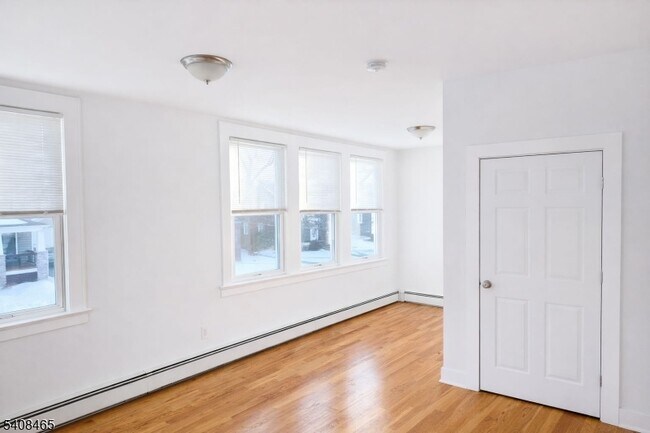 Building Photo - 110 Willow Ave