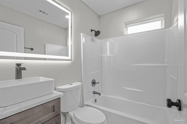 Building Photo - 721 W Jordan St