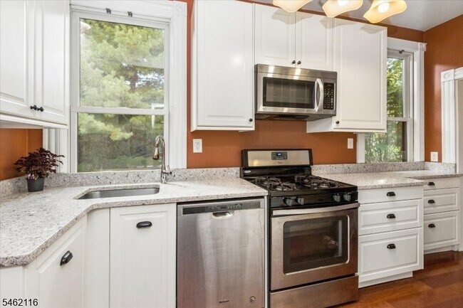 Building Photo - 145 Watchung Ave