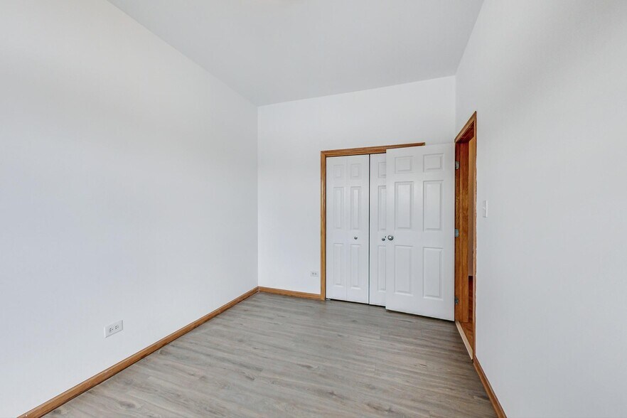 Building Photo - 1446 W Chicago Ave