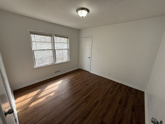 Building Photo - **READY NOW** 4 Bedroom/2 Bath Home In KCMO