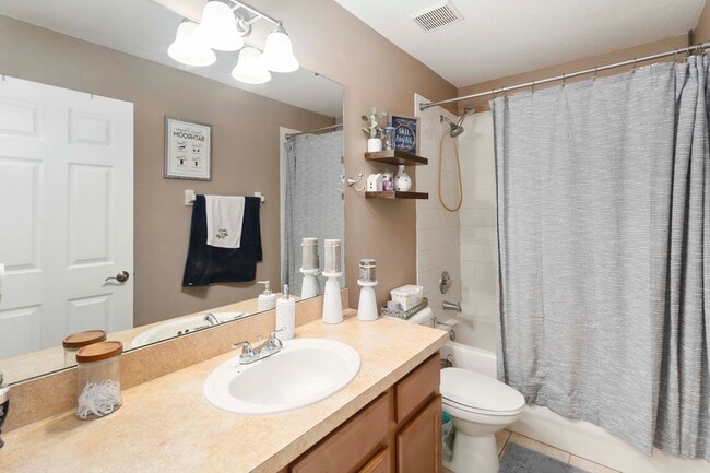Building Photo - MOVE IN SPECIAL- 3/2.5 Townhome W/ 2 Car Garage For Rent in the Highly Desirable Avalon Park Comm...