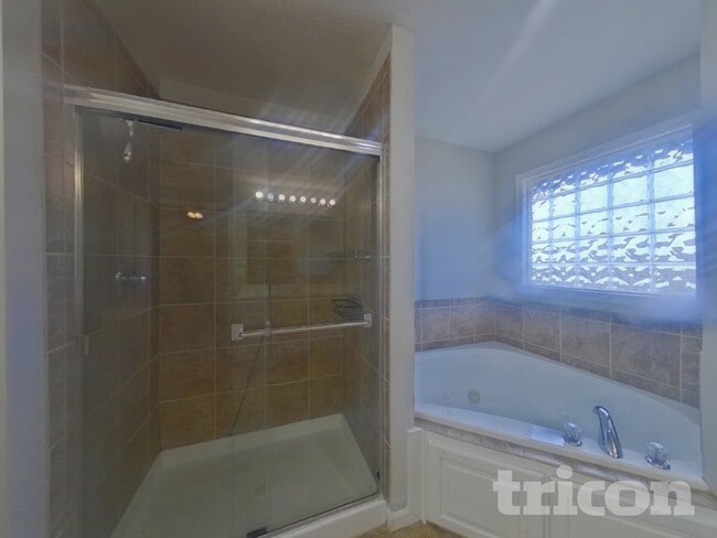 Building Photo - 5004 Woodstock St