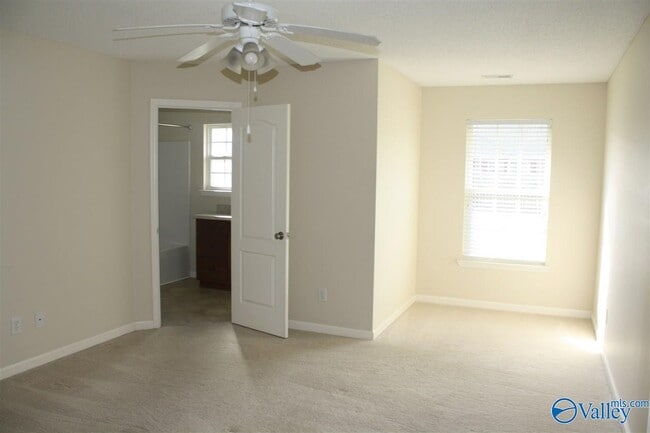 Building Photo - 7010 Thornwood Ln SE