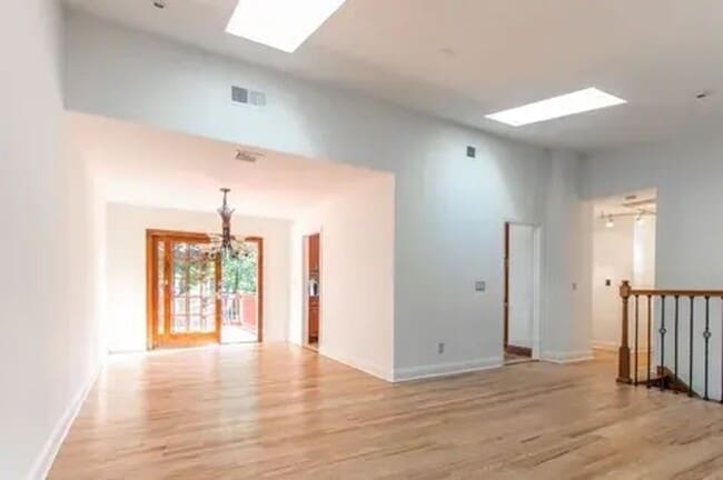Building Photo - 8 Snug Harbor Dr