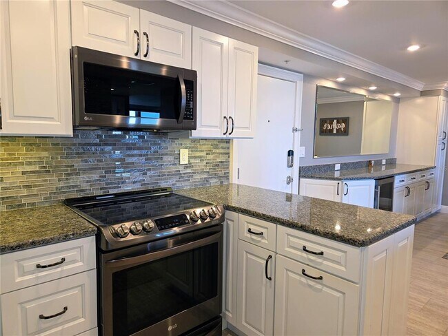 Building Photo - 1 Key Capri